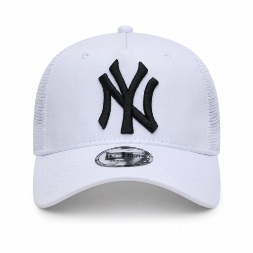 New Era New York Yankees 9FORTY Clean Trucker Cap in White/Black.